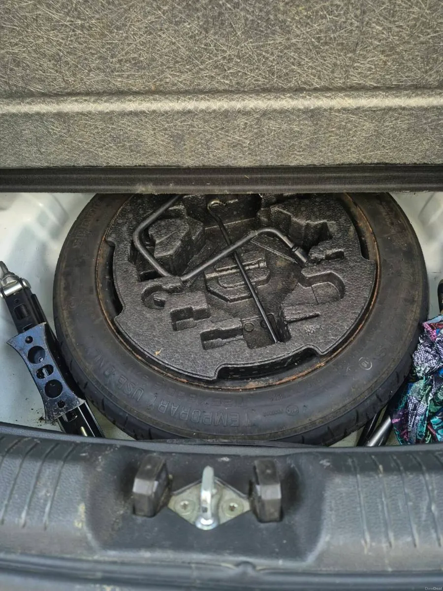 Car - Image 4