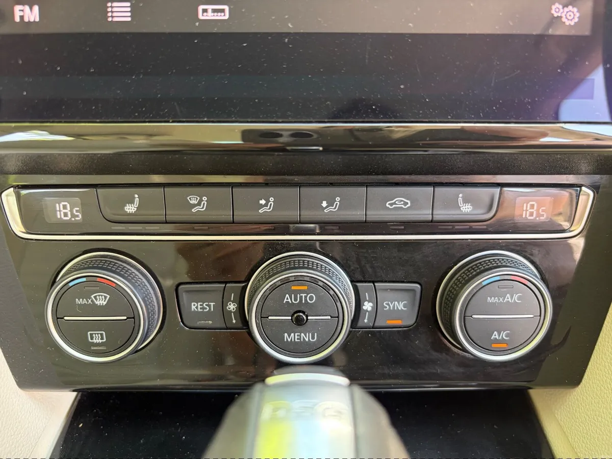Volkswagen Passat 2019 HL 2.0tdi D7F 150HP Cream L - Image 4