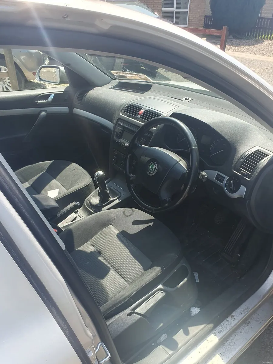 Skoda octavia petrol - Image 4