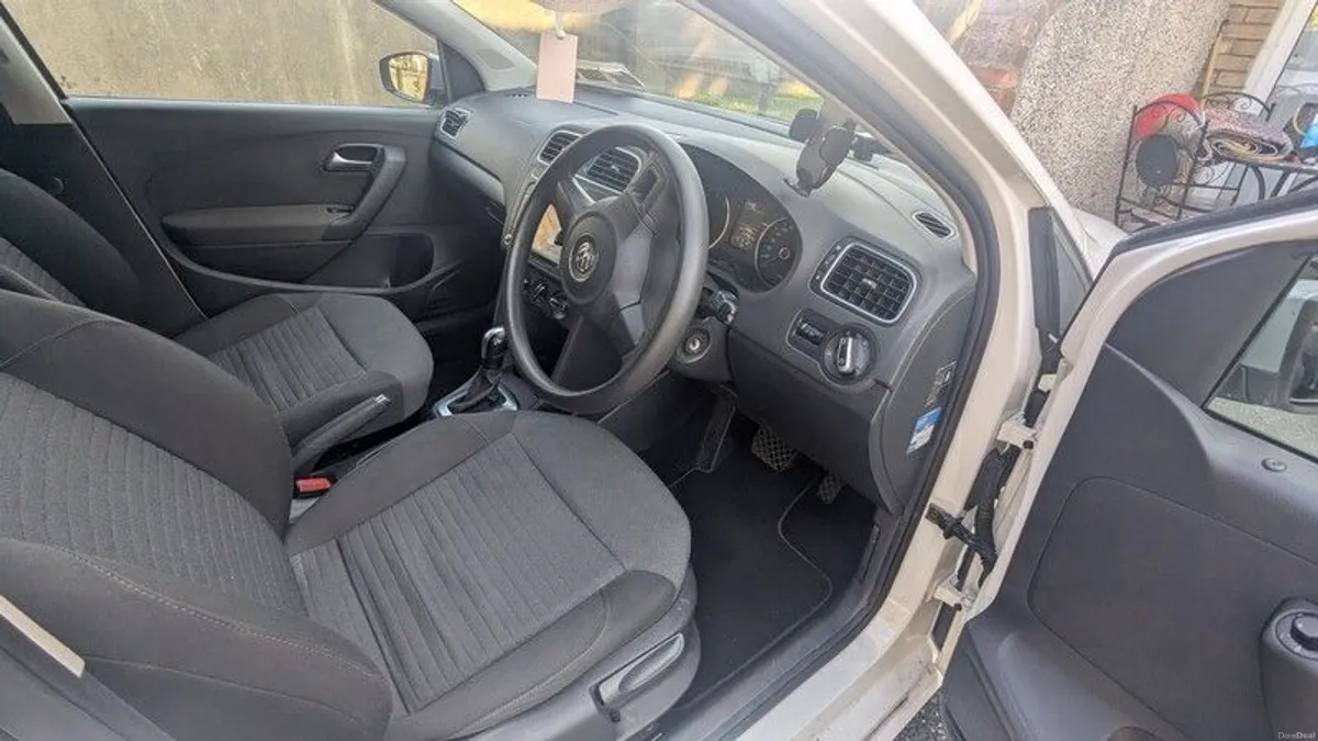 2011 Volkswagen Polo - Image 3