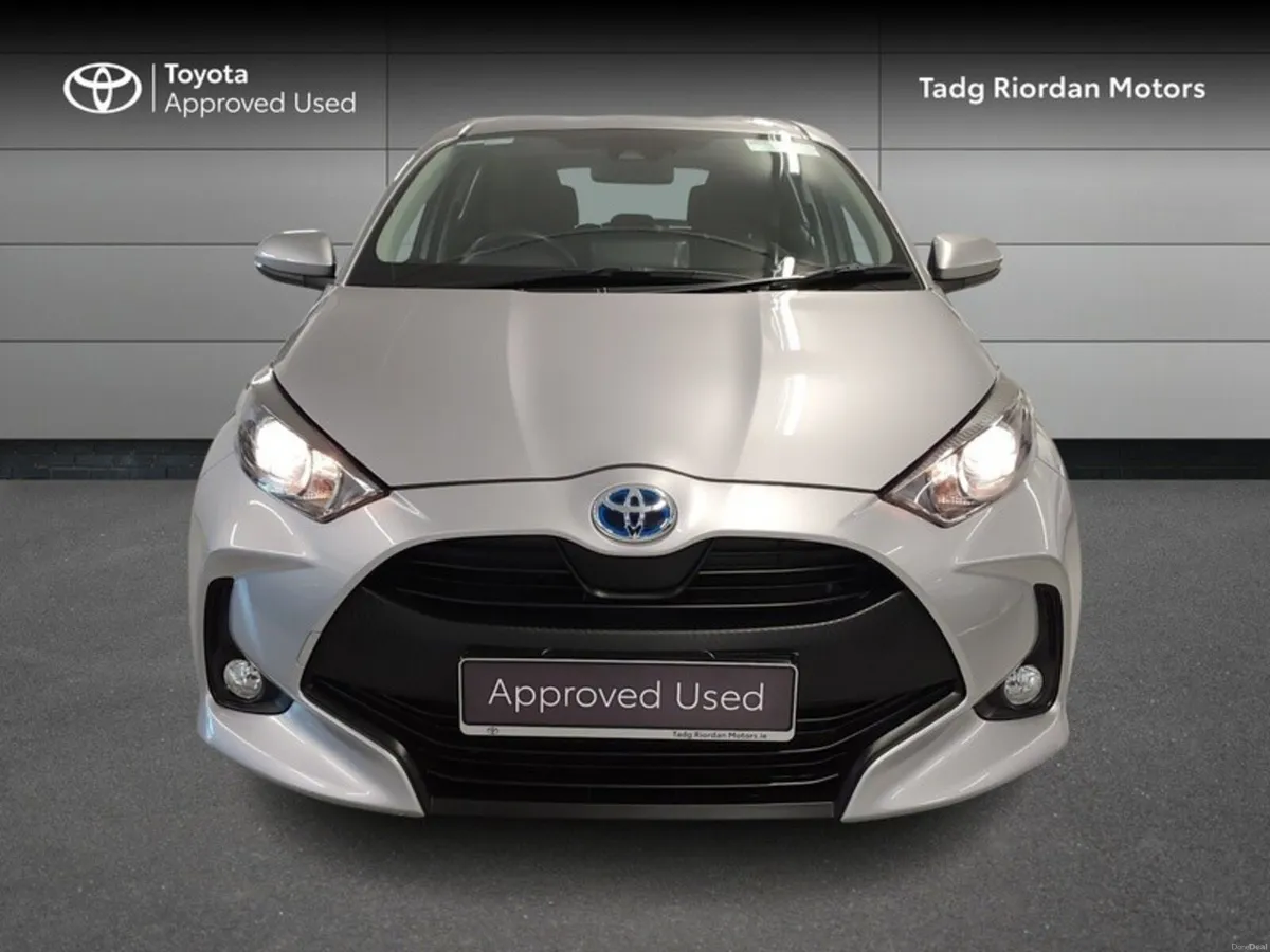 Toyota Yaris 1.5 HYBRID LUNA 4DR - Image 5