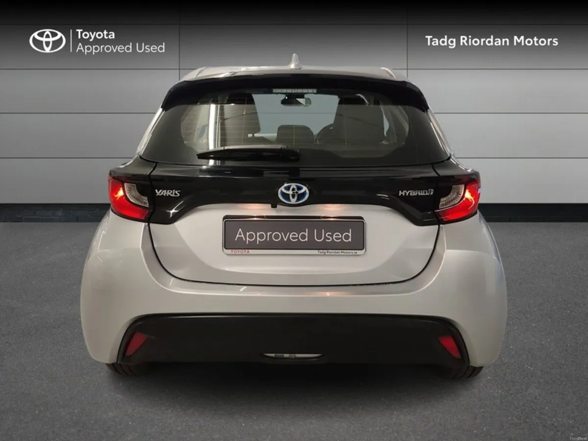 Toyota Yaris 1.5 HYBRID LUNA 4DR - Image 4