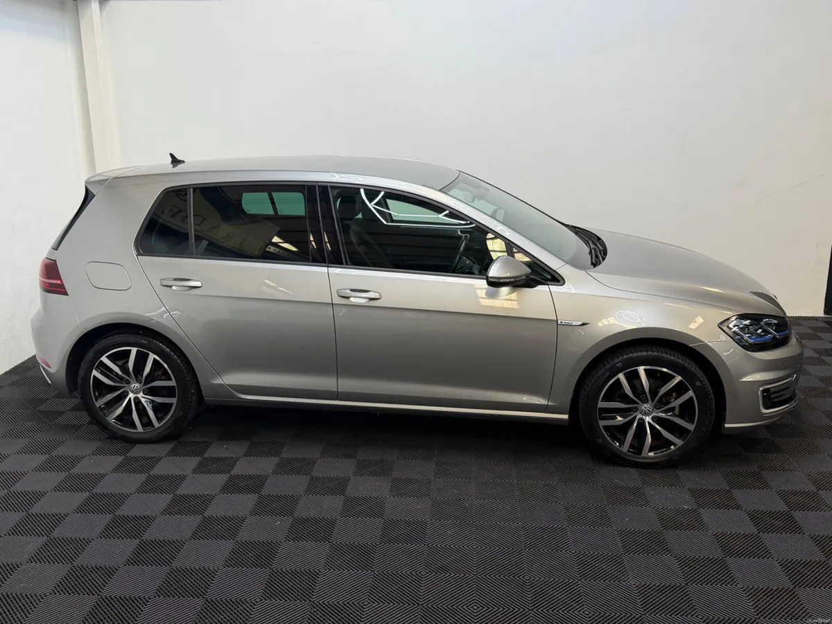 2020 Volkswagen Golf E  AUTO LOW KM NEW NCT - Image 5