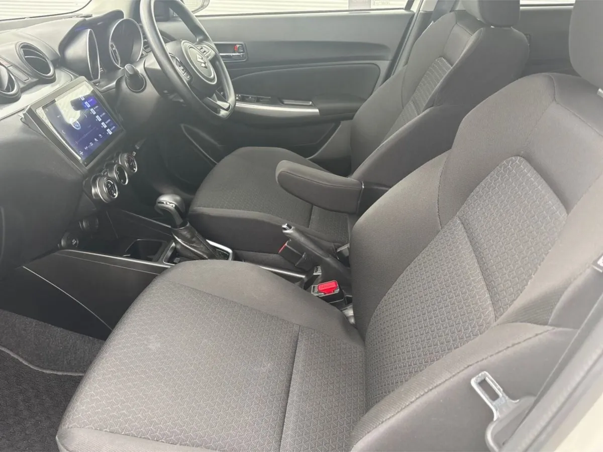 Suzuki Swift Auto XG  White (Key 03) - Image 4
