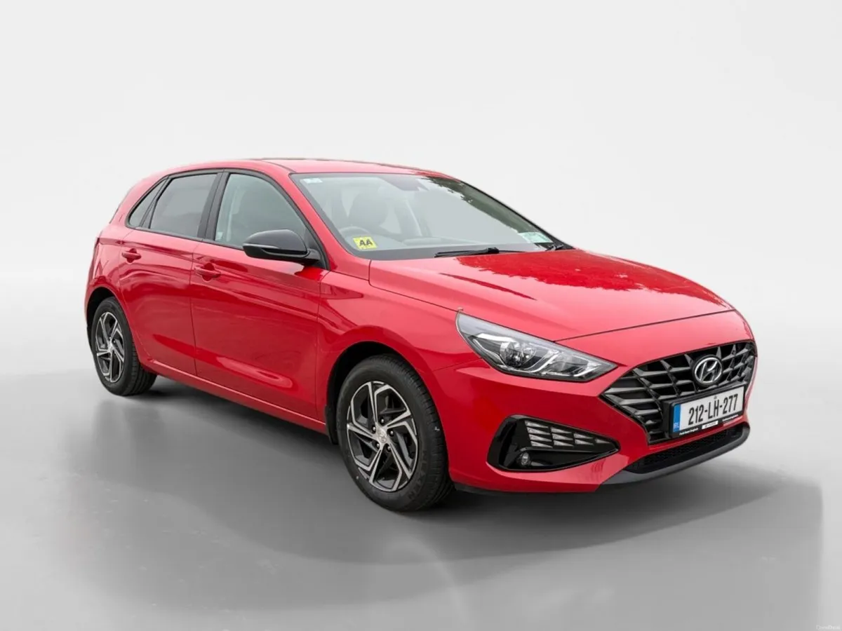 Hyundai i30 Diesel Deluxe - Image 1