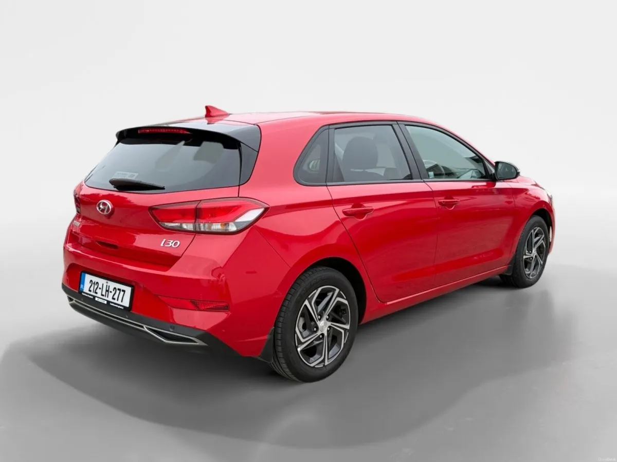 Hyundai i30 Diesel Deluxe - Image 4