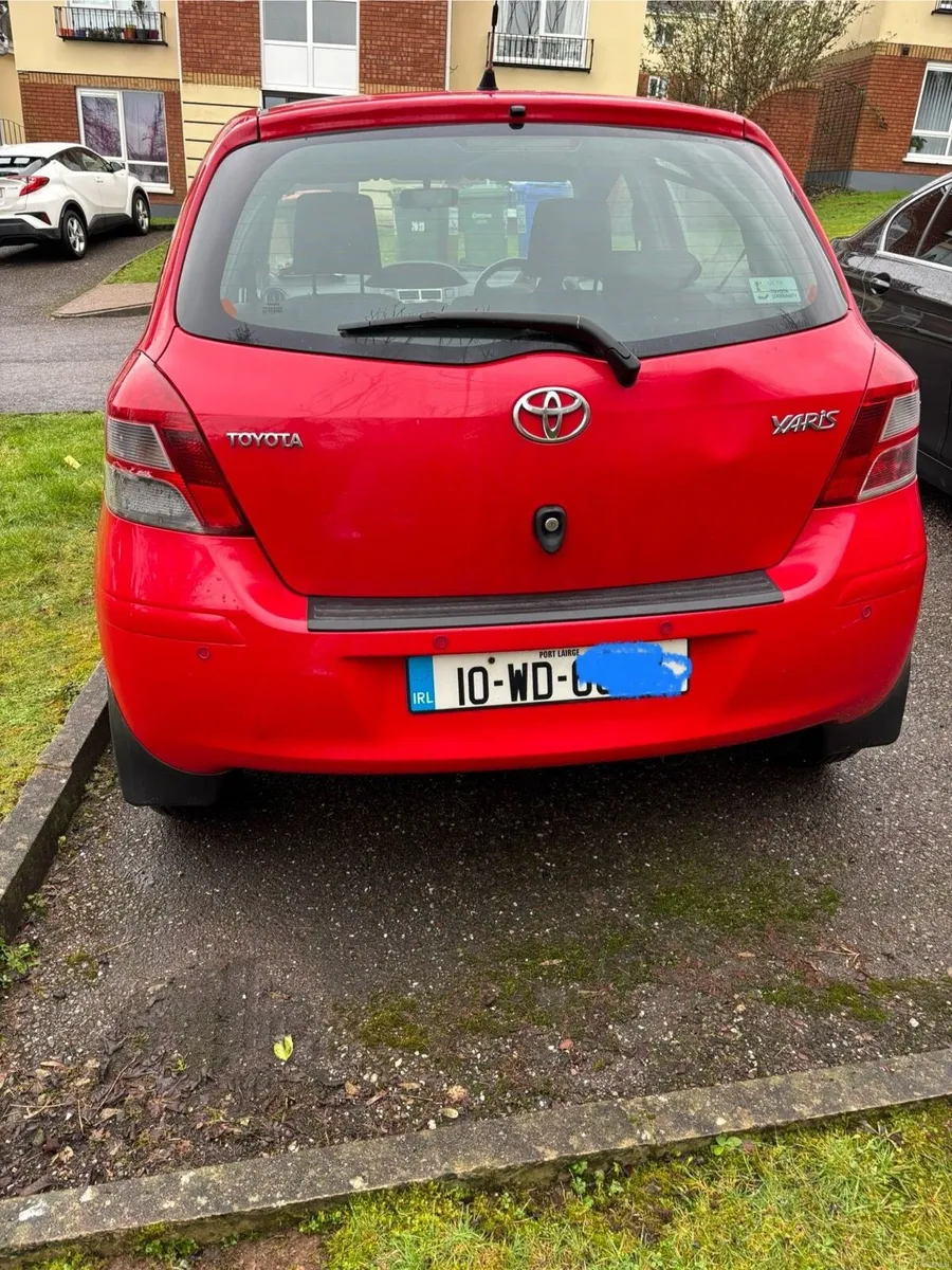 Toyota Yaris 2009 - Red - Image 4