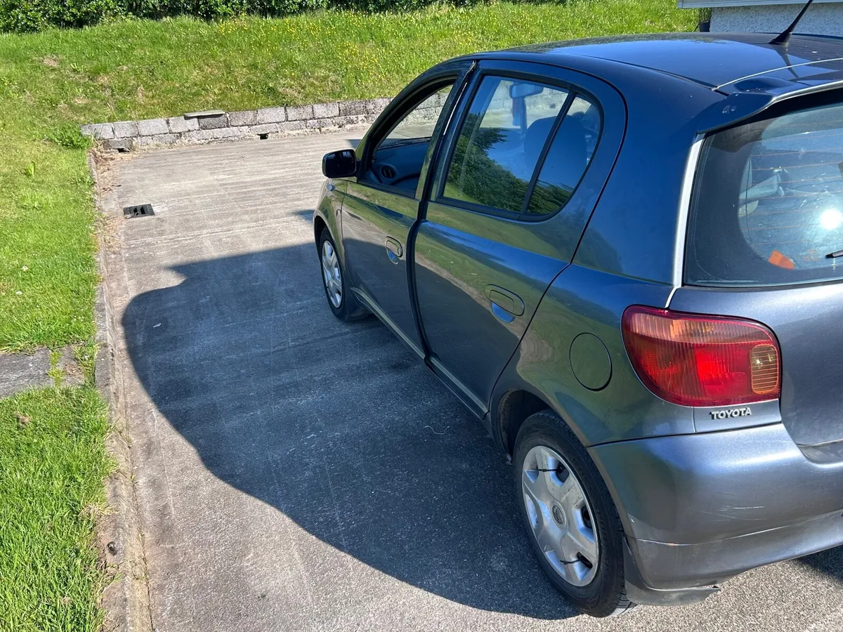 Toyota Yaris 2005 - Image 4