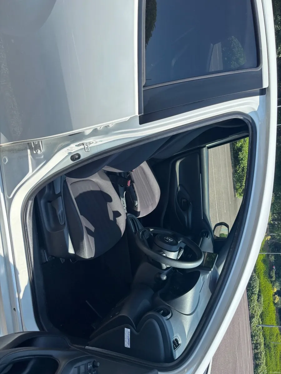 Toyota Yaris 2020 - Image 2