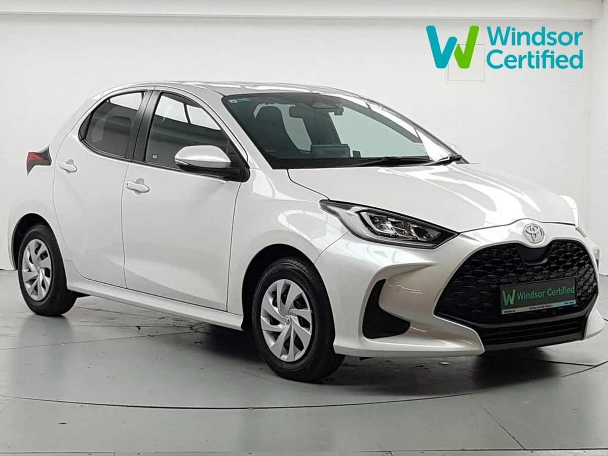 Toyota Yaris HYBRID - Image 1