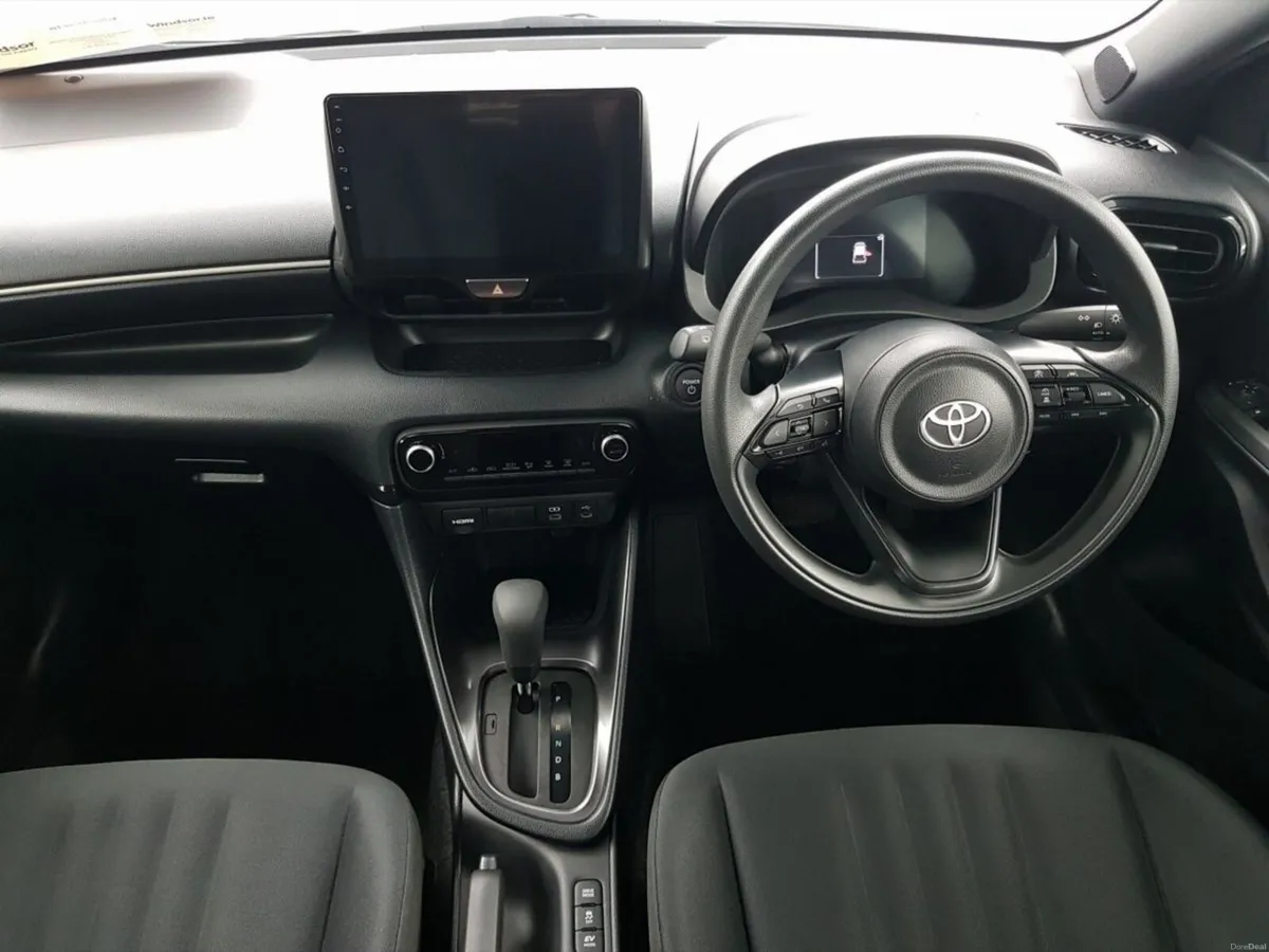 Toyota Yaris HYBRID - Image 4