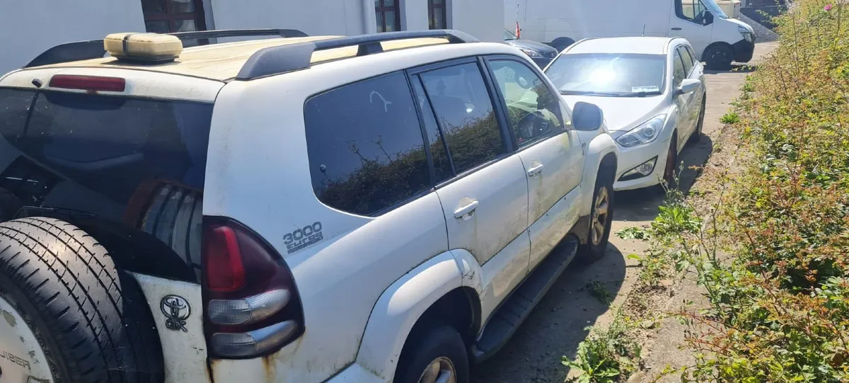 Toyota Land Cruiser 2005 - Image 2