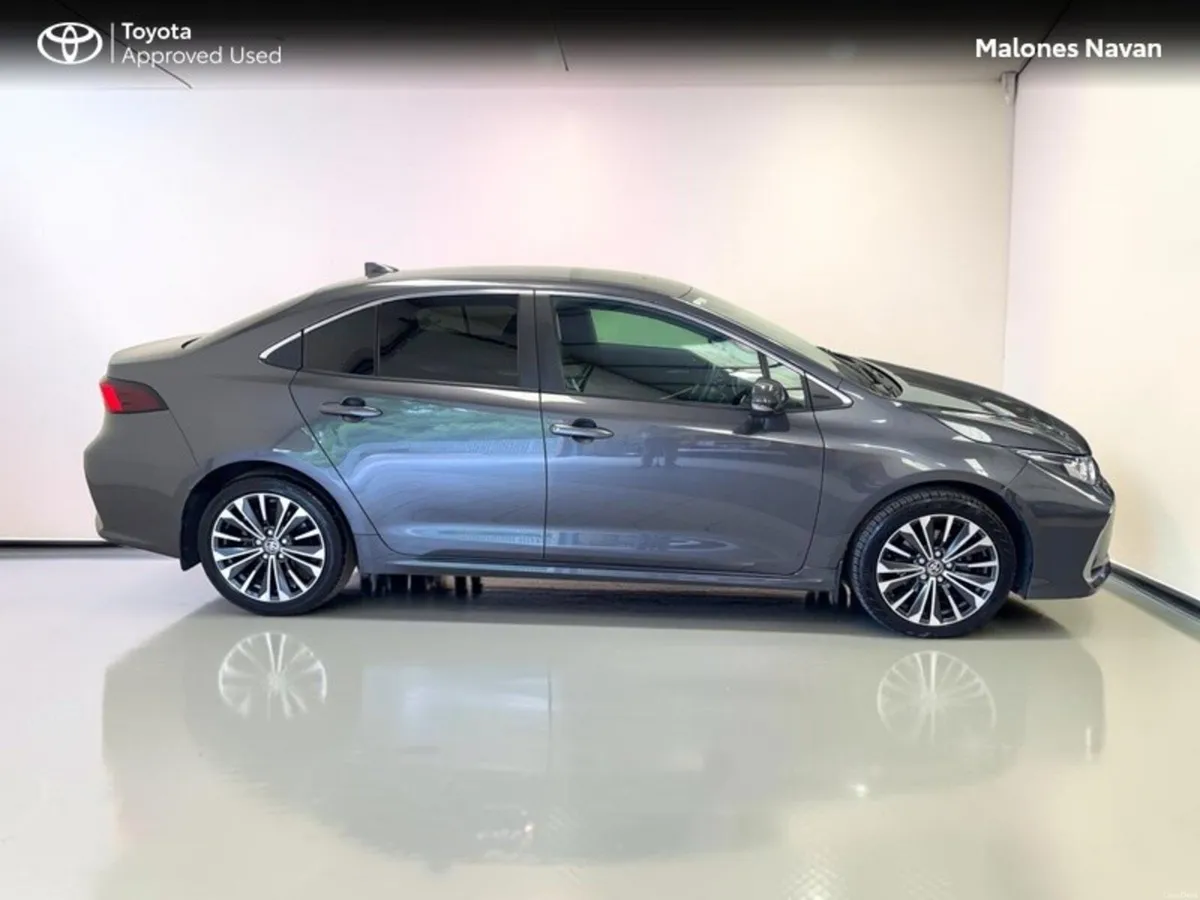 Toyota Corolla COROLLA LUNA SPORT SALOON - Image 3