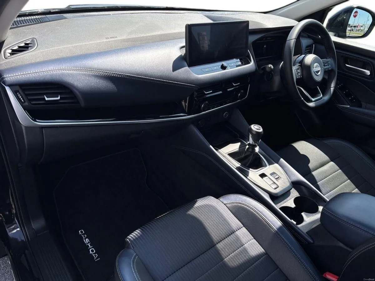 Nissan Qashqai 1.3 PET MILD HYBRID SV PREMIUM - Image 2