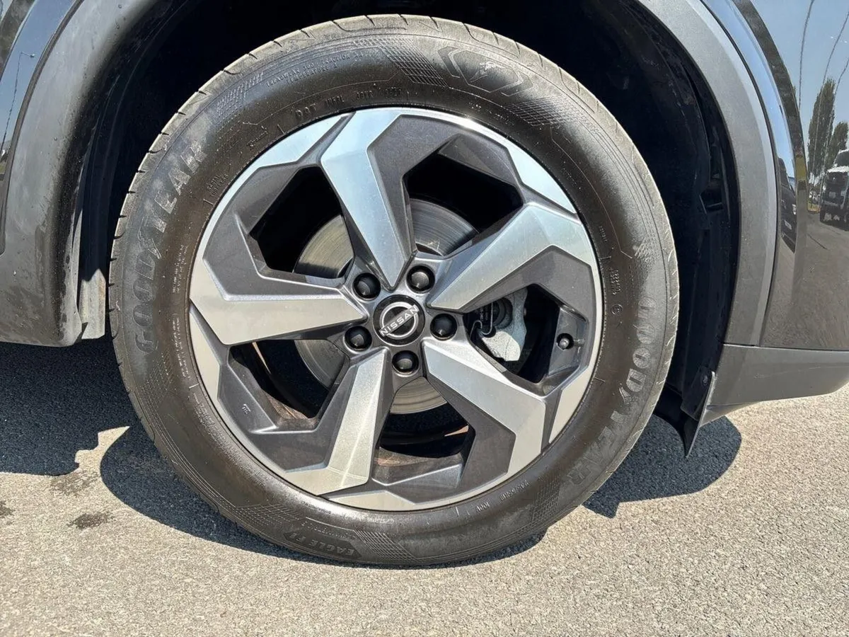 Nissan Qashqai SV PREMIUM 1.3 PET MILD HYBRID - Image 5