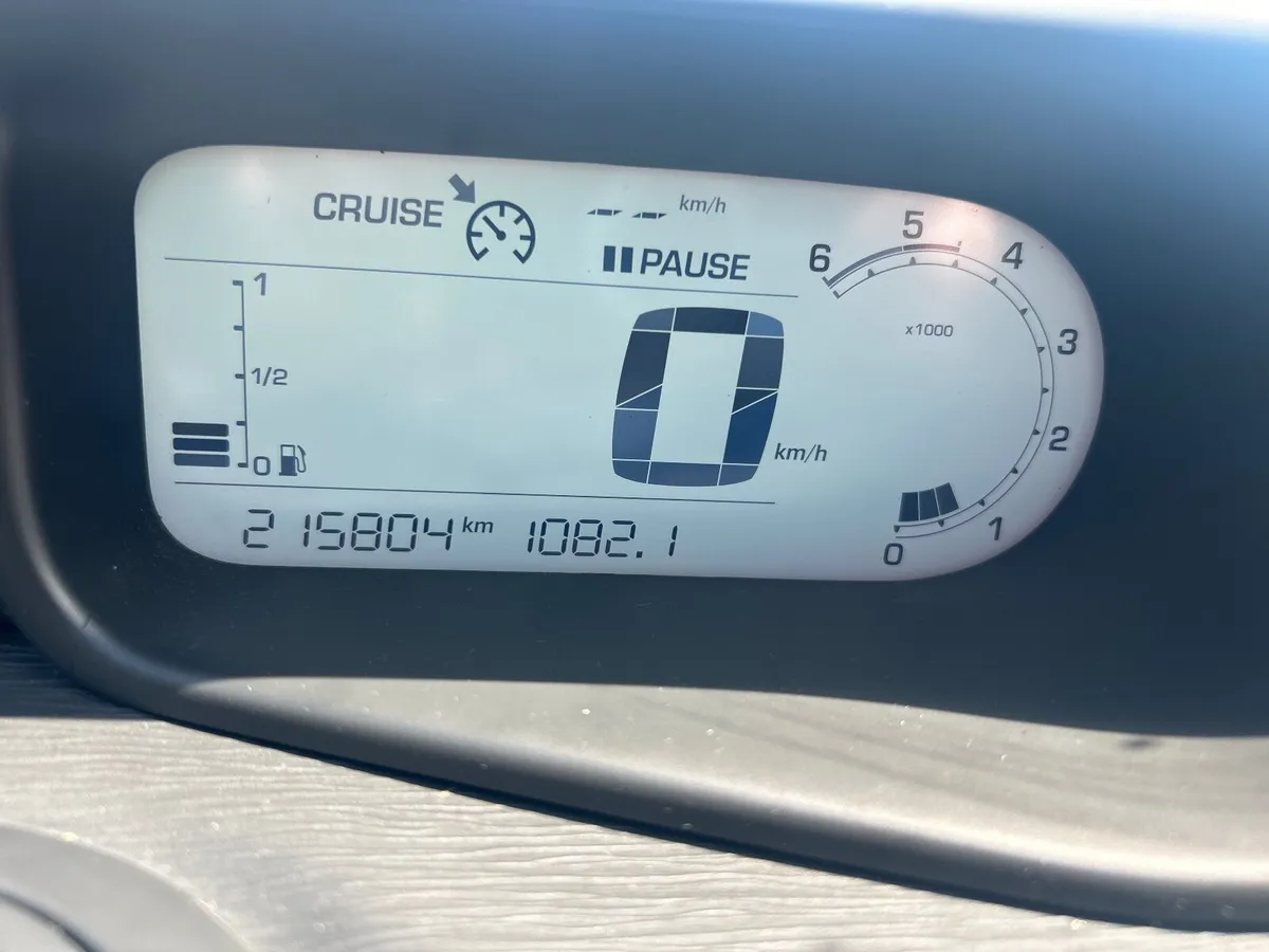 Reduced to Sell  Citroen C3 Picasso 2011 - Image 6