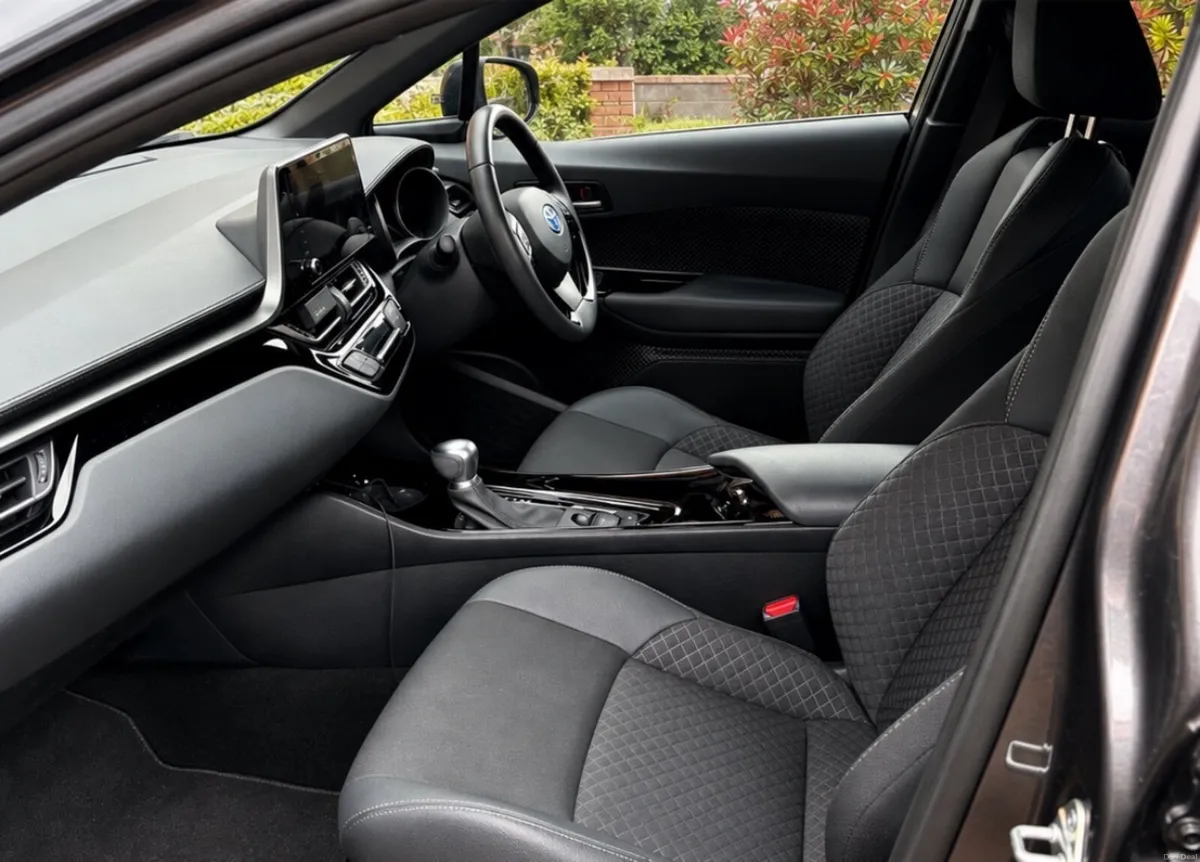 Car - Image 3