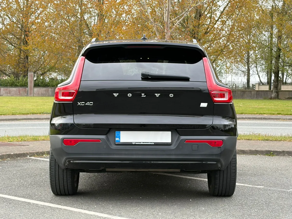 2022 Volvo XC40 1.5 R-Design Pro T5 - Image 4