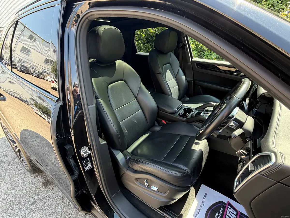 Porsche Cayenne 3.0 V6 Petrol Turbo - Image 5
