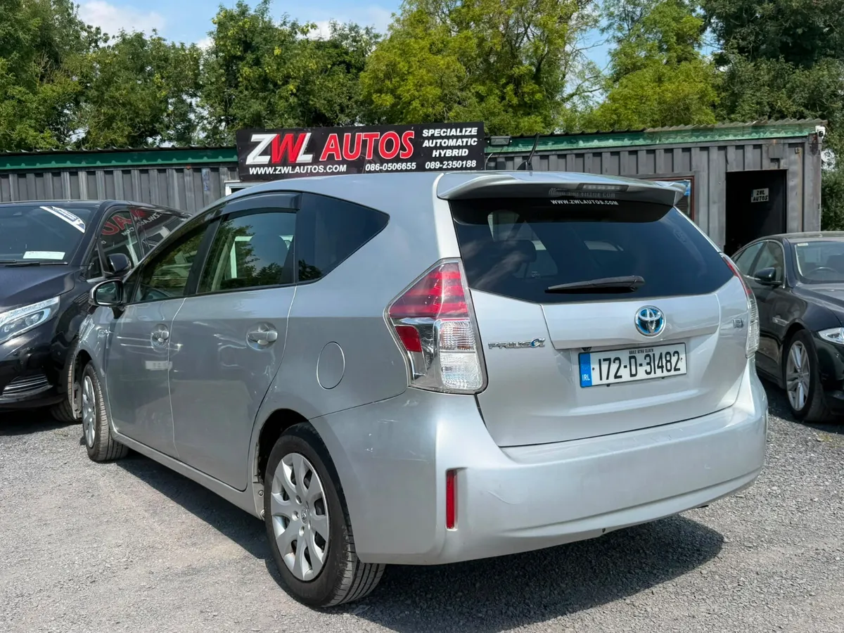 17 Toyota Prius Alpha - Image 6