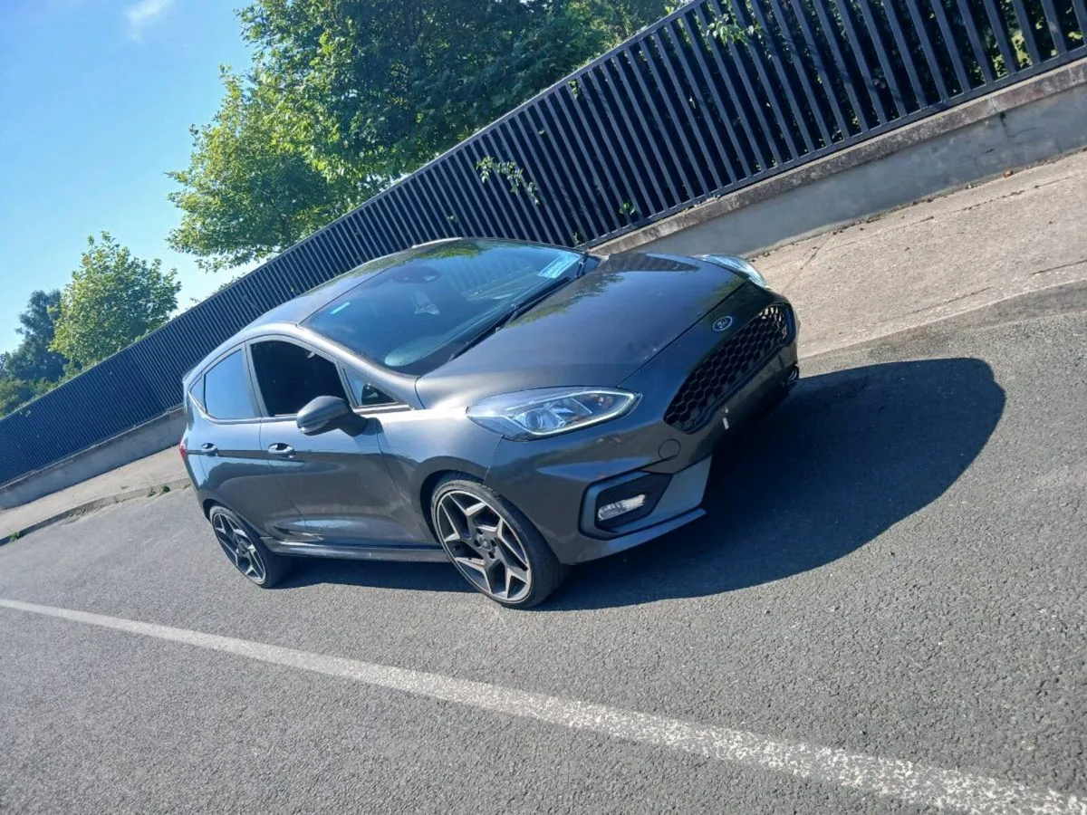 Car - Image 1
