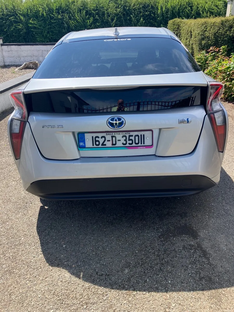 Toyota Prius 2016 - Image 2