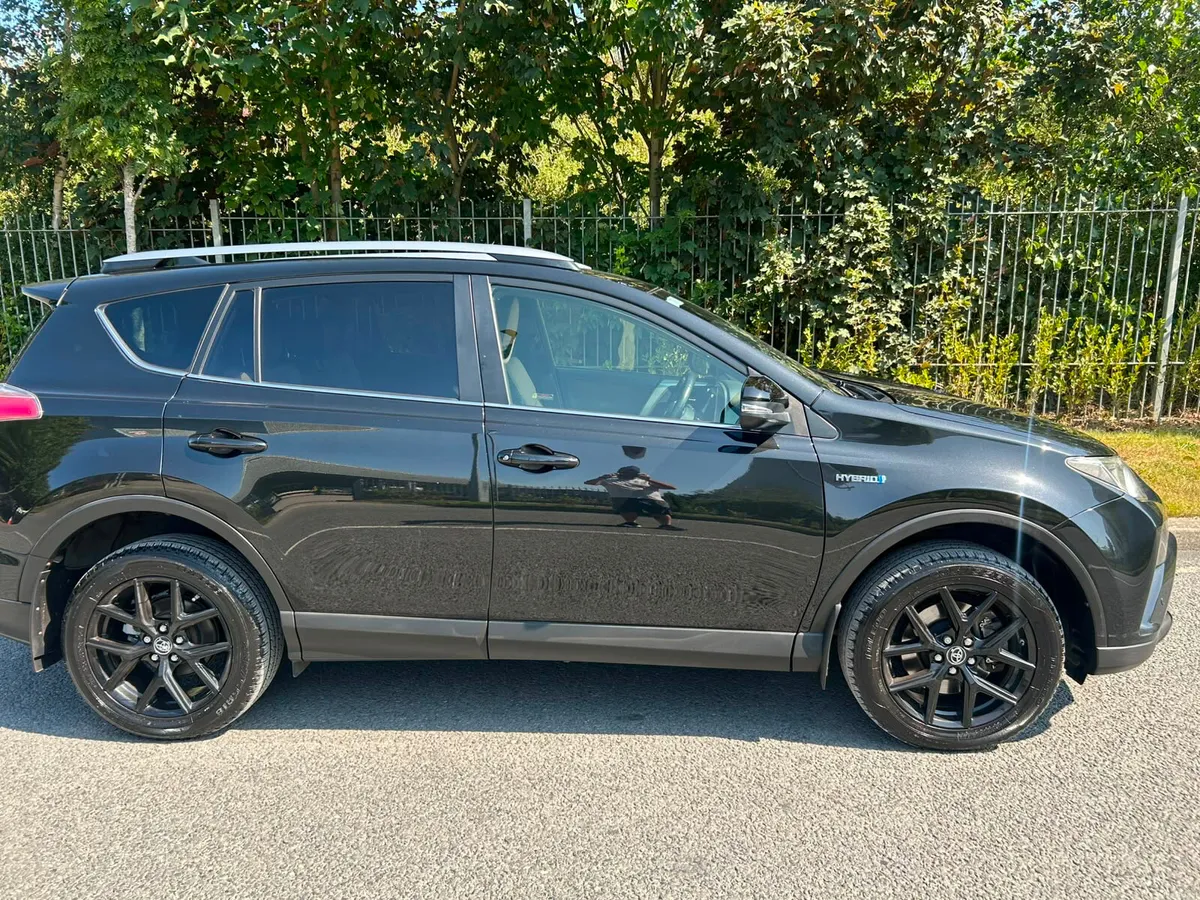 Toyota RAV4 2018 PETROL HYBRID - Image 2