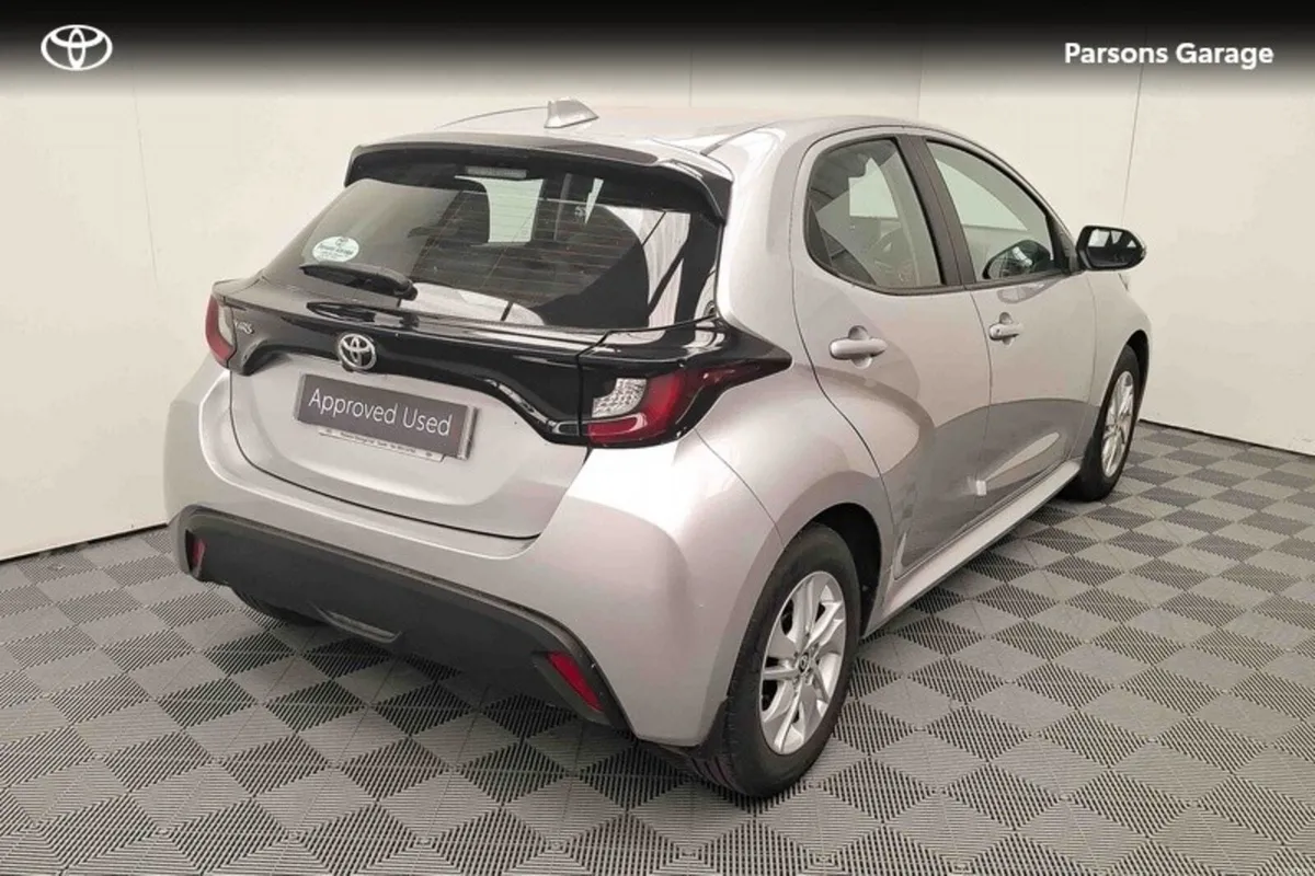 Toyota Yaris YARIS 1.5 LUNA - Image 2
