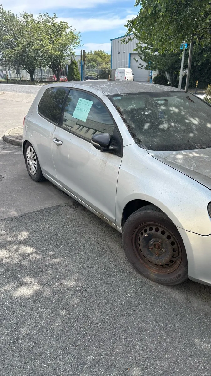 2009 Volkswagen Golf - Image 2