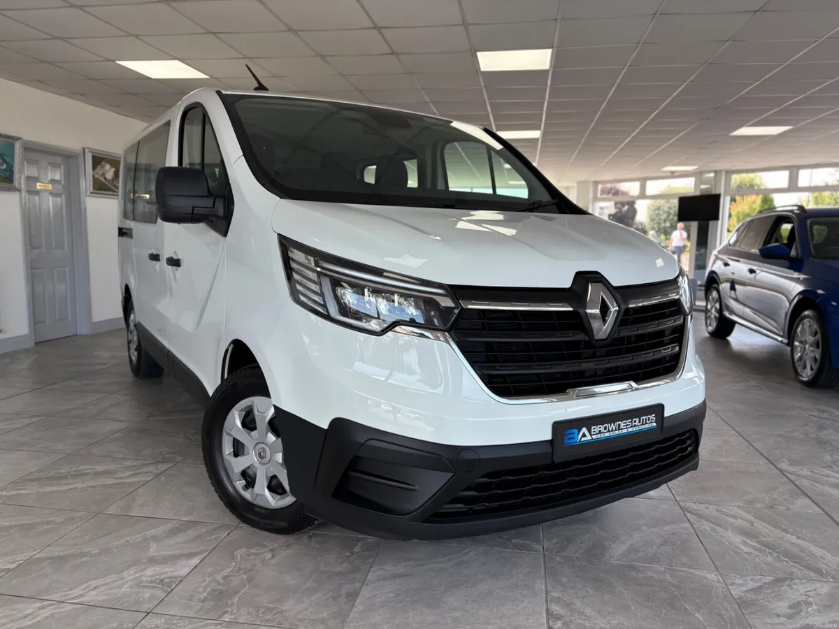 2023 Renault Trafic Business 9 seater - Image 4