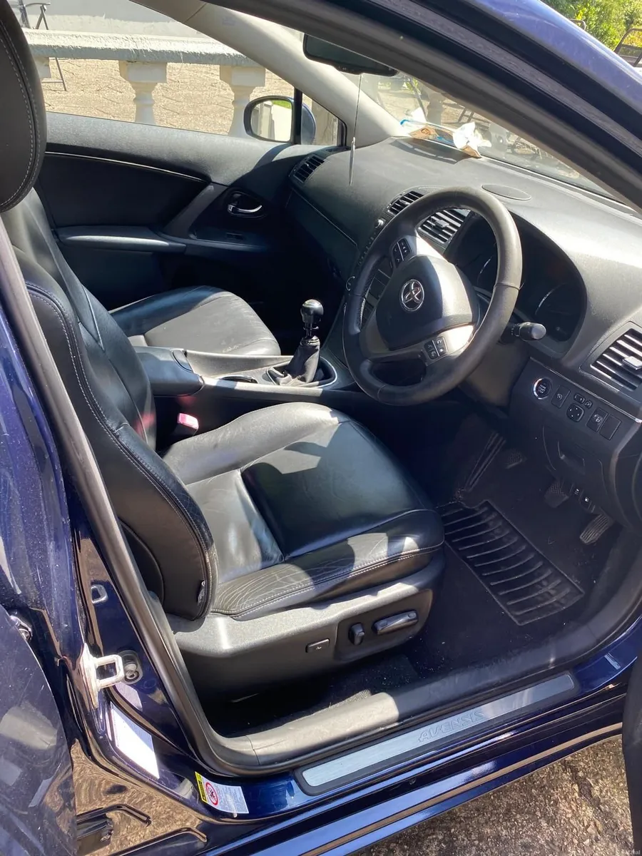 Toyota Avensis 2010 - Image 2