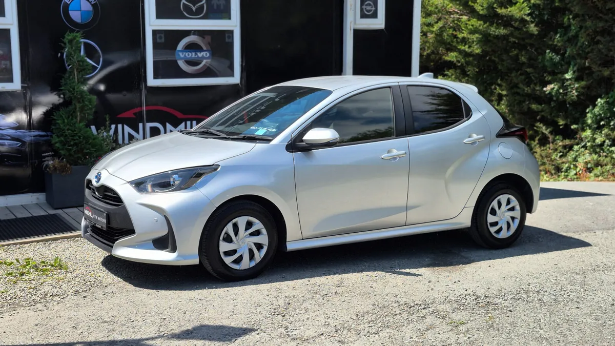 Toyota Yaris 1.5 Hybrid Automatic - Image 5