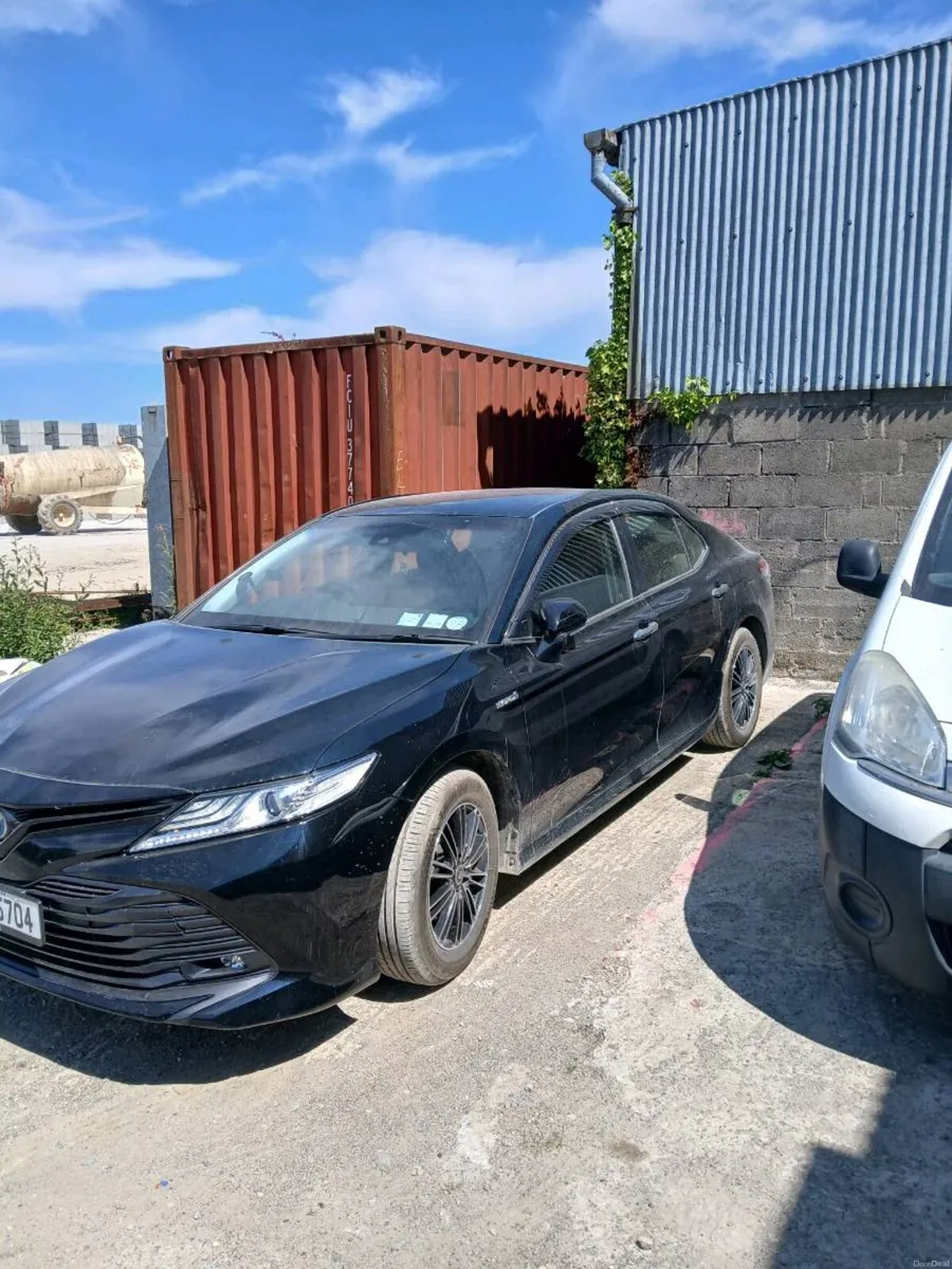 Toyota camry 2.5 litre hybrid - Image 1