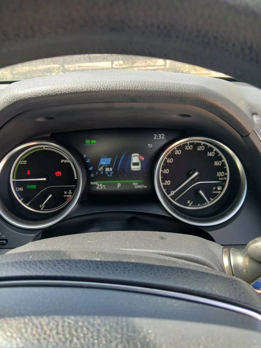 Toyota camry 2.5 litre hybrid - Image 3