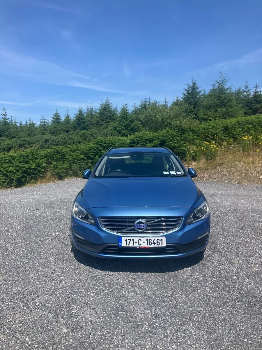 2017 Volvo V60 Diesel Plug-in Hybrid - Image 5