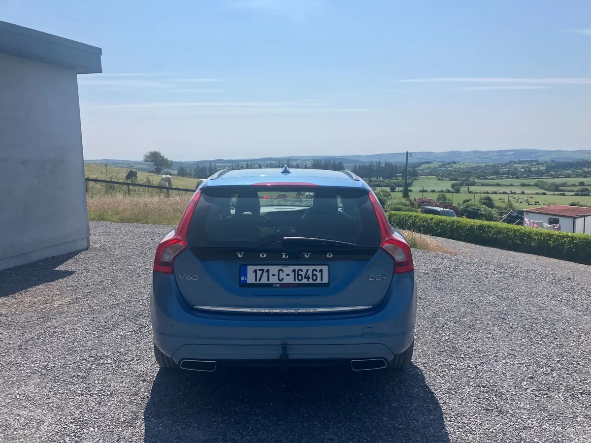 2017 Volvo V60 Diesel Plug-in Hybrid - Image 4