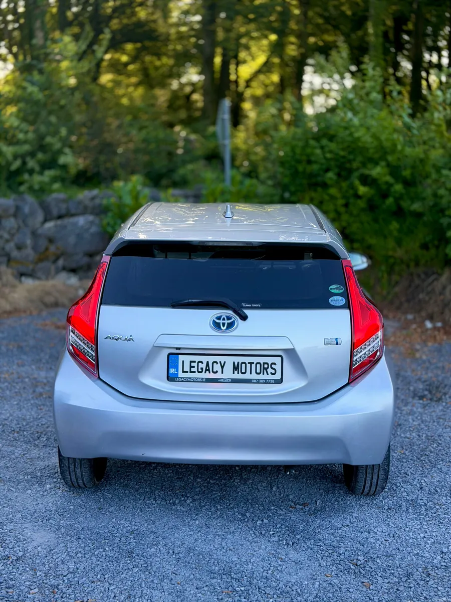 Toyota Aqua | 2015 | 78,000 KM | AUTO HYBRID - Image 5