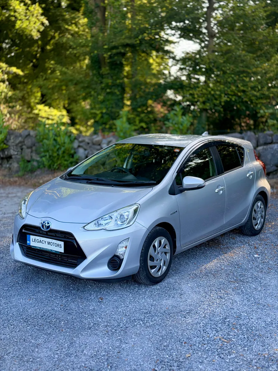 Toyota Aqua | 2015 | 78,000 KM | AUTO HYBRID - Image 3