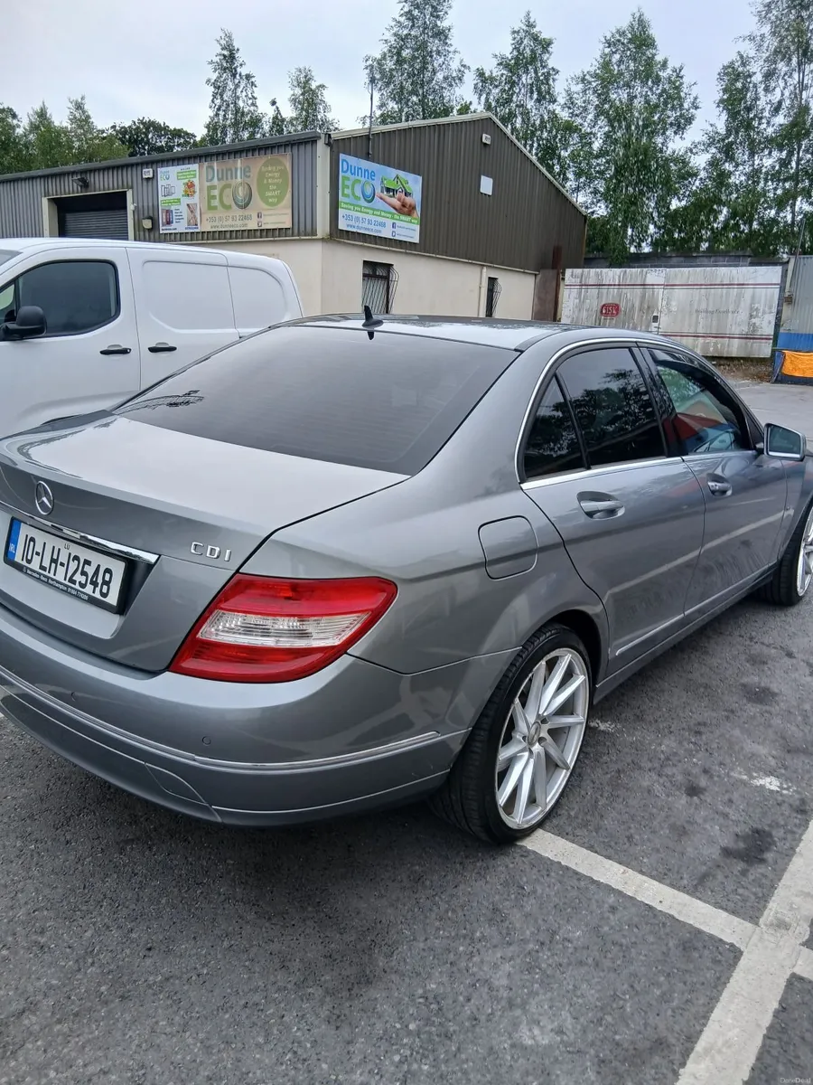 Mercedes-Benz C-Class 2010 - Image 2