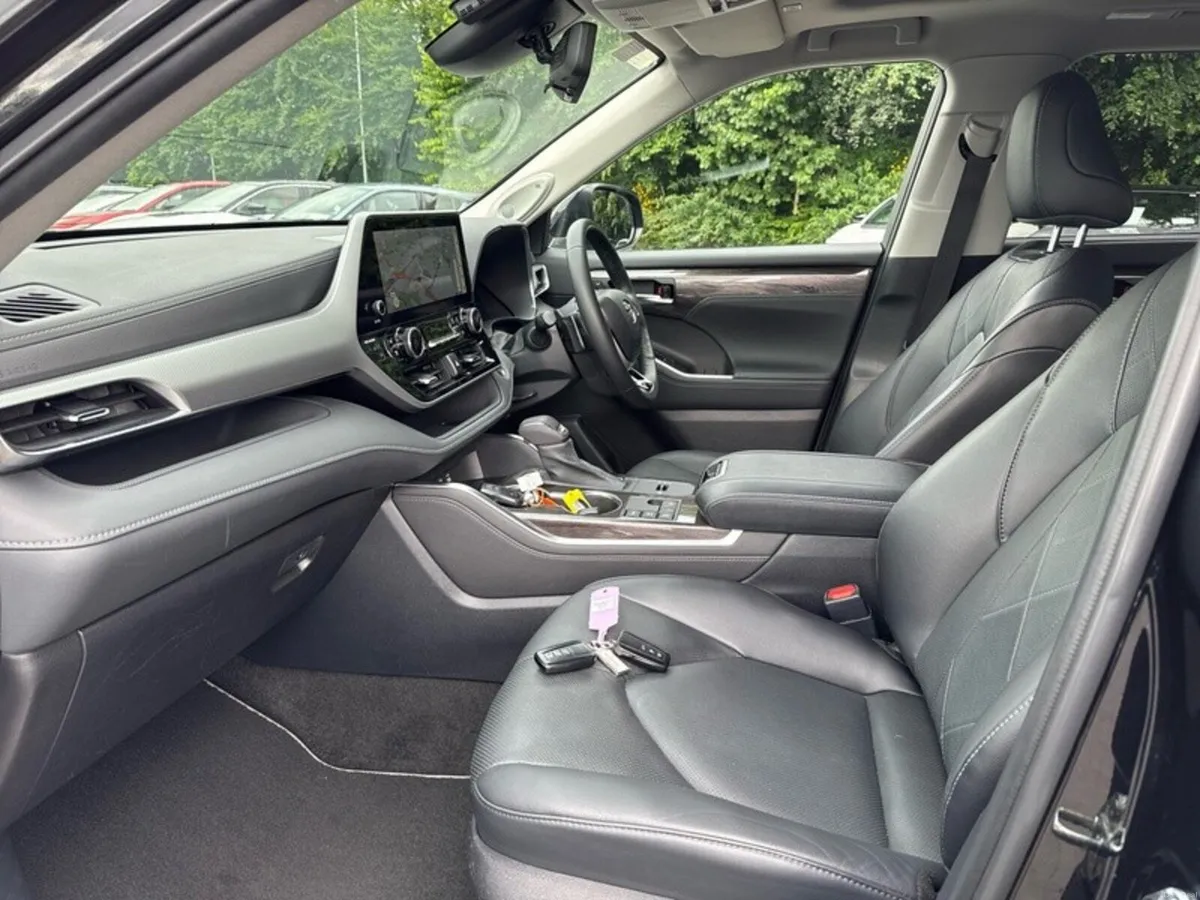 Toyota Highlander PLATINUM 4DR AUTO - Image 6