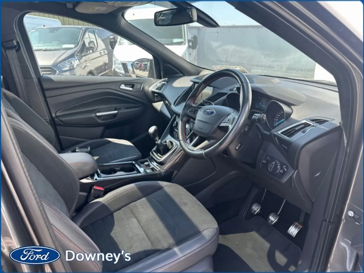 Ford Kuga 1.5 TD  ST-Line - Image 2