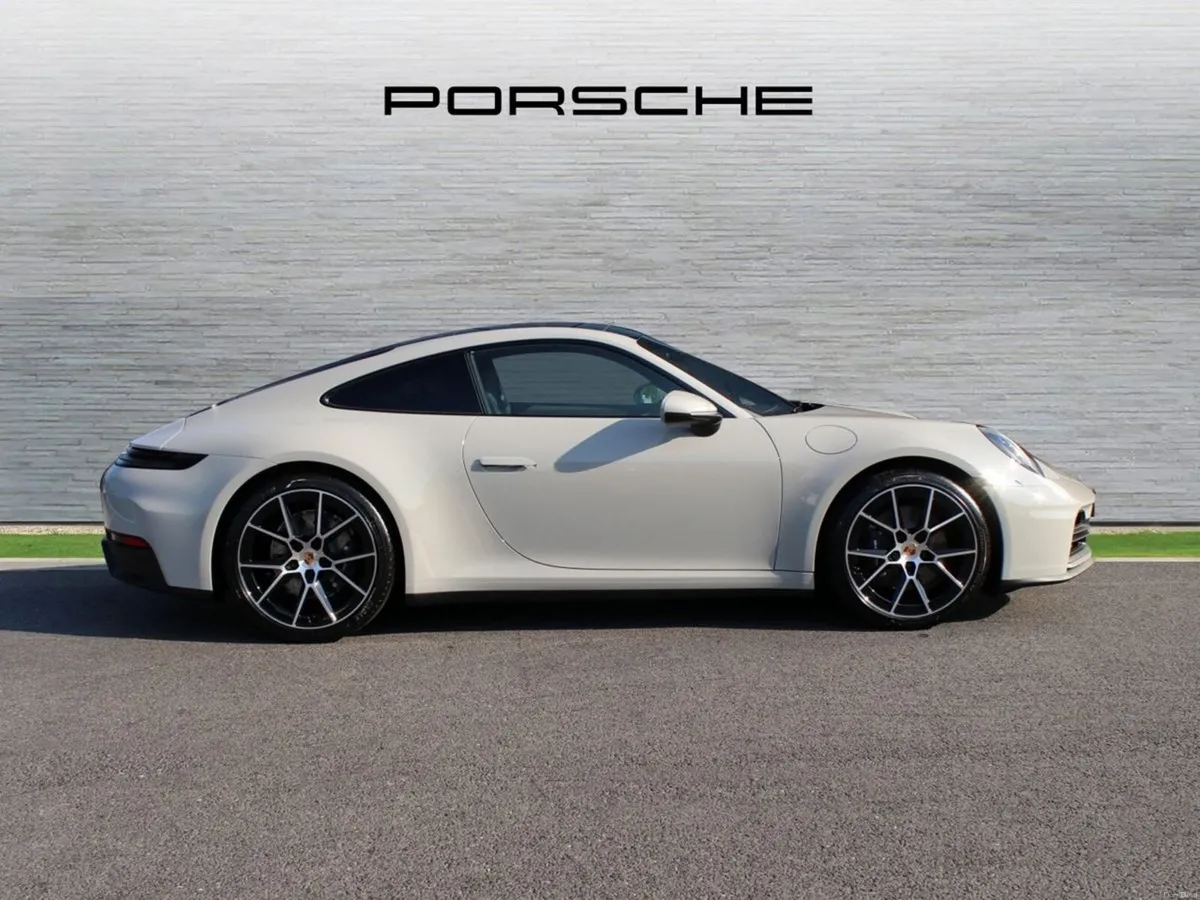 Porsche 911 Carrera - Image 4
