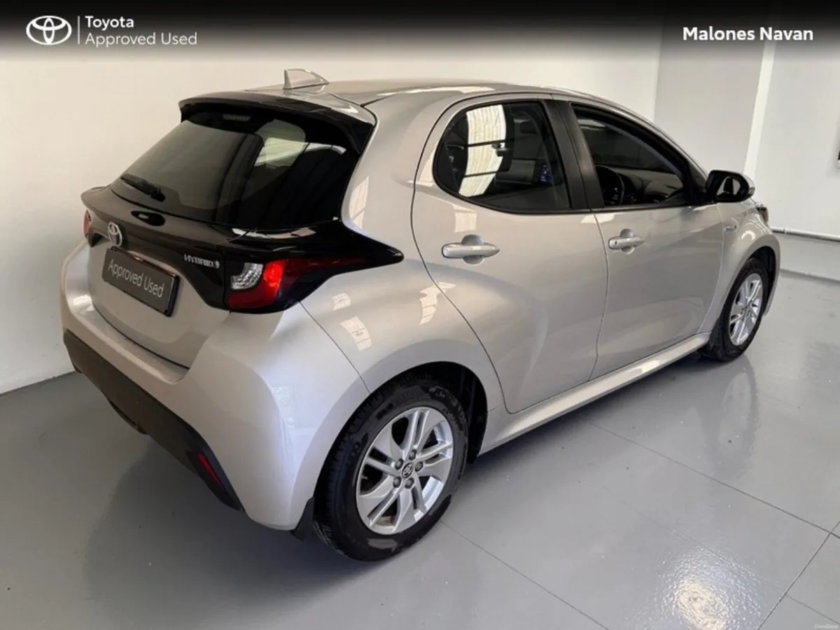 Toyota Yaris YARIS 1.5 HYBRID LUNA - Image 2