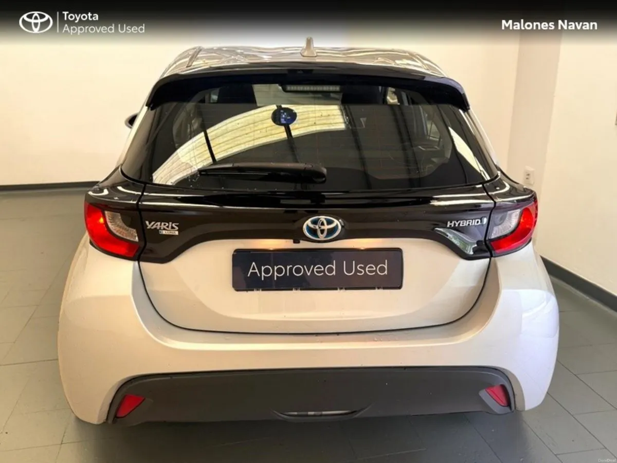 Toyota Yaris YARIS 1.5 HYBRID LUNA - Image 4