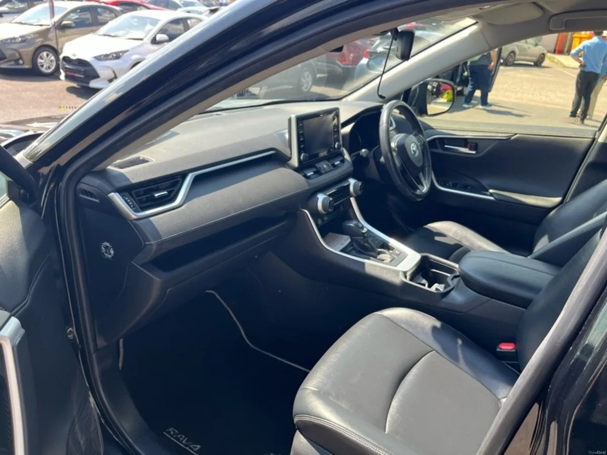 Toyota RAV4 HYBRID ELECTRIC SOL - Image 6