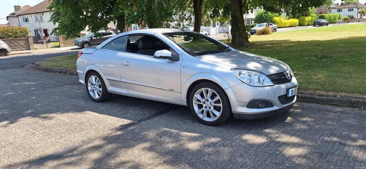 2010 Opel Astra - Image 1