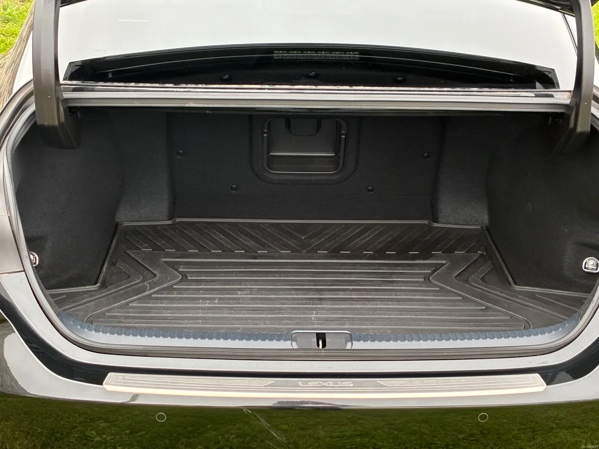Lexus ES300h 2025 - Image 3