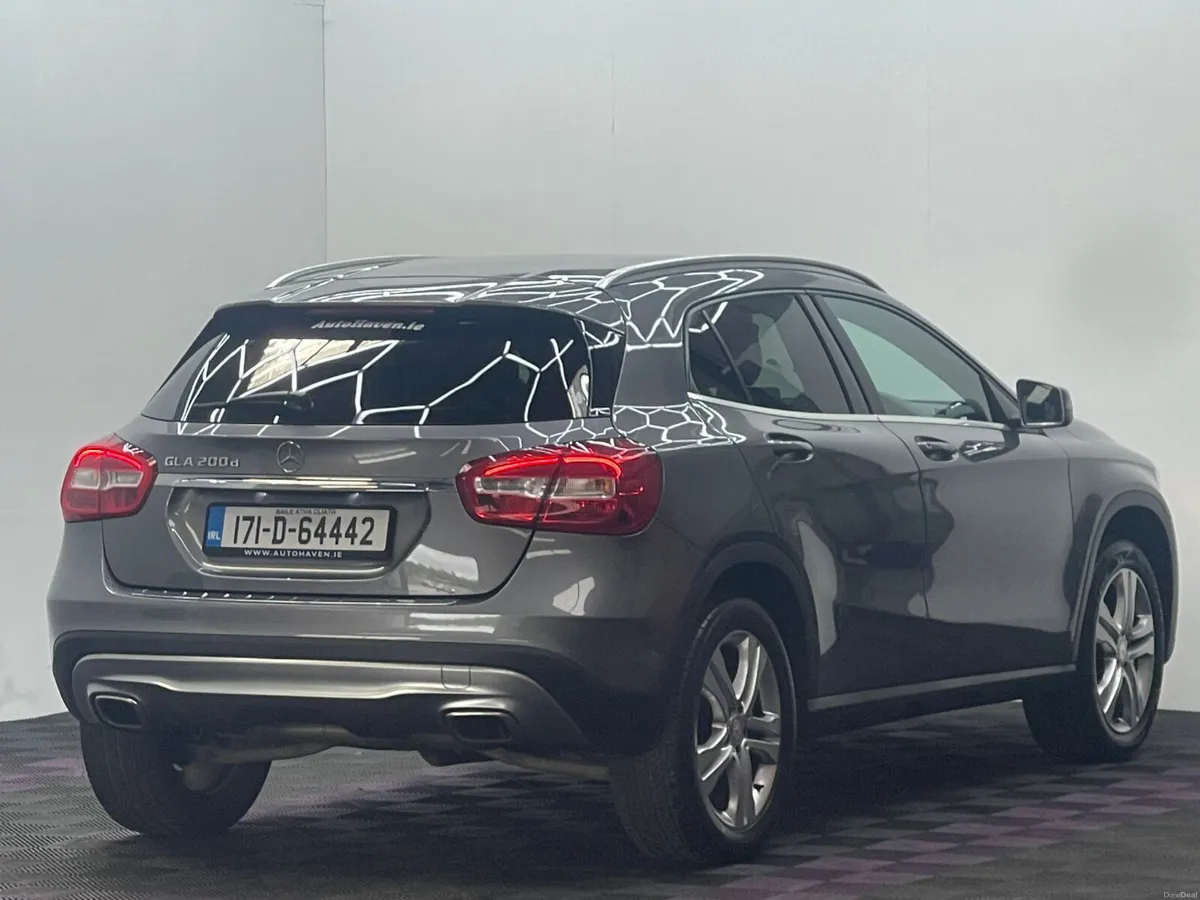 2017 Mercedes-Benz GLA200D, Automatic - Image 4
