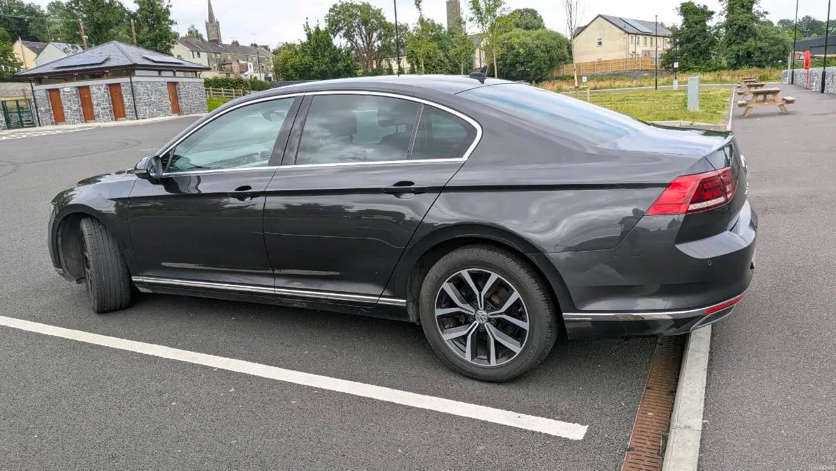Passat car - Image 5