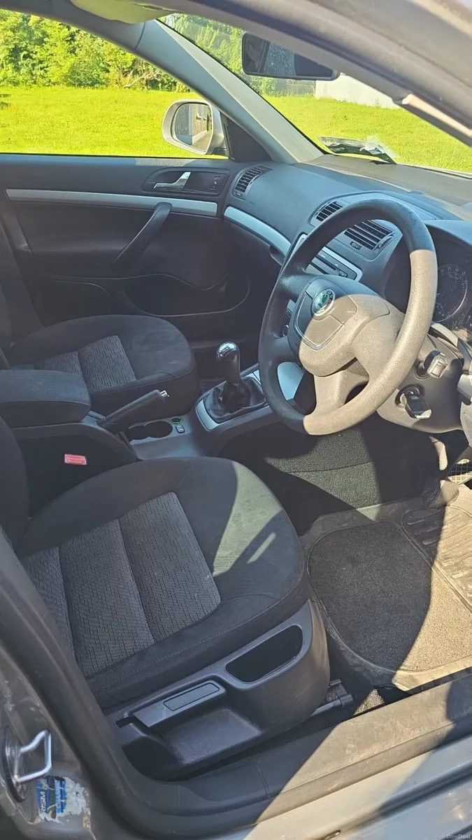 Car - Image 3